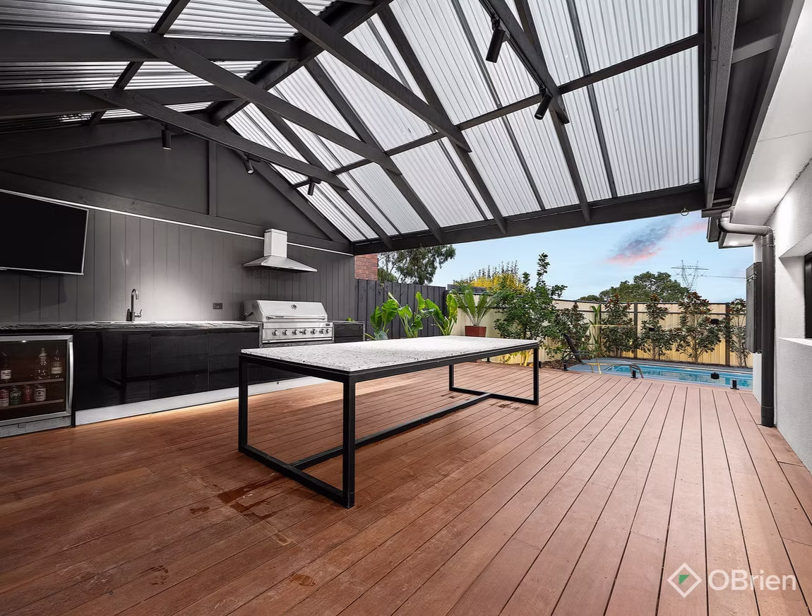 Taylors Lakes Kitchen - Image 6